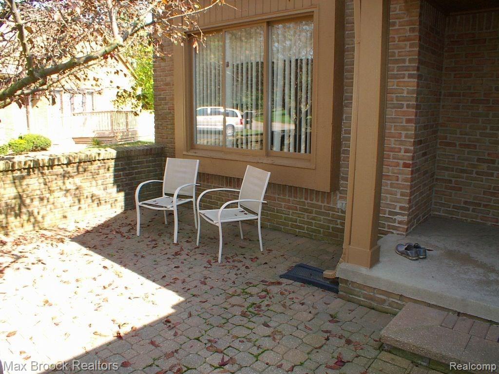 2211 London Bridge Drive, Unit 86 Rochester, MI 48307 - Photo 2 of 26 Front patio.jpg