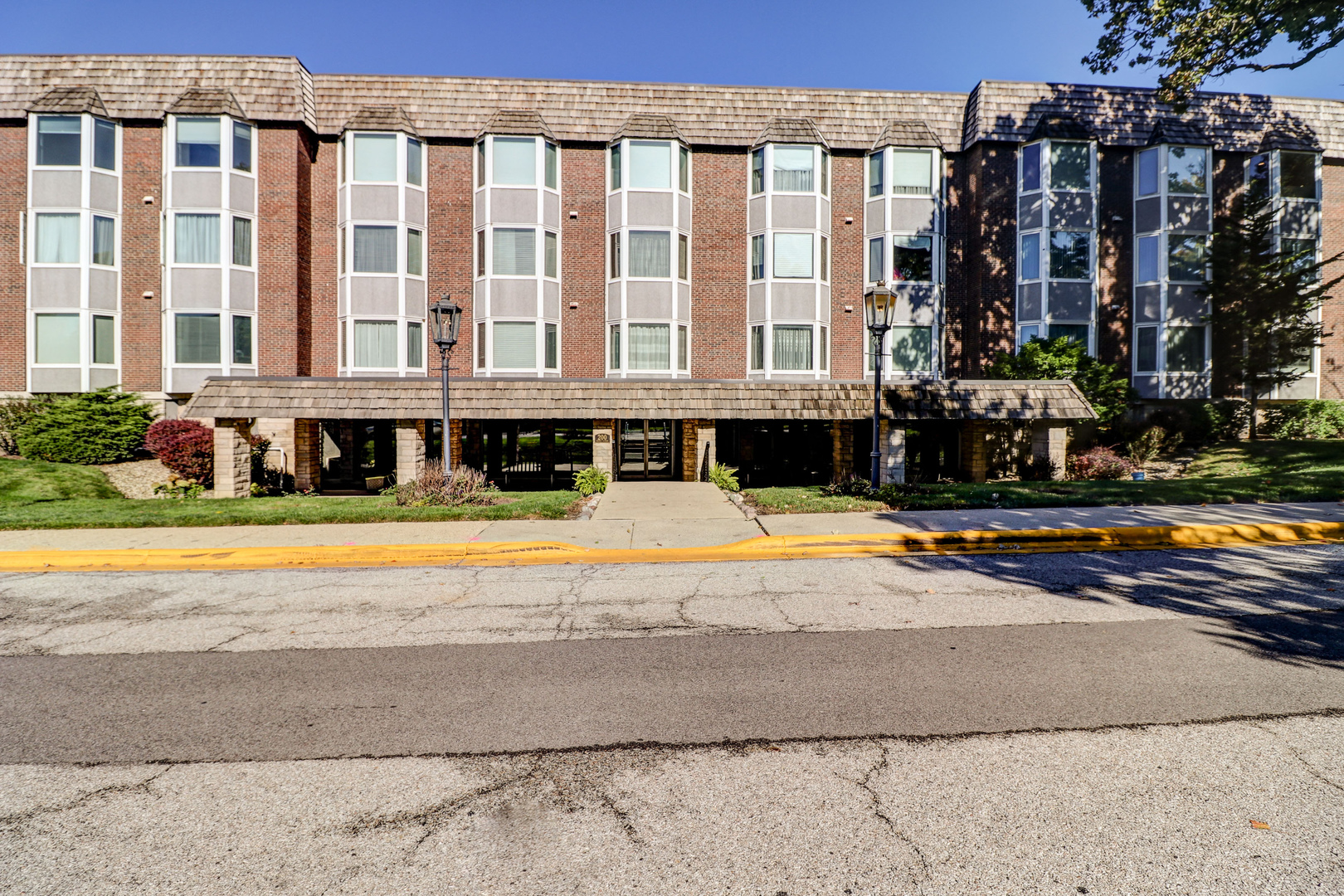 200 Thames Parkway, Unit 2L Park Ridge, IL 60068 - Photo 2 of 24