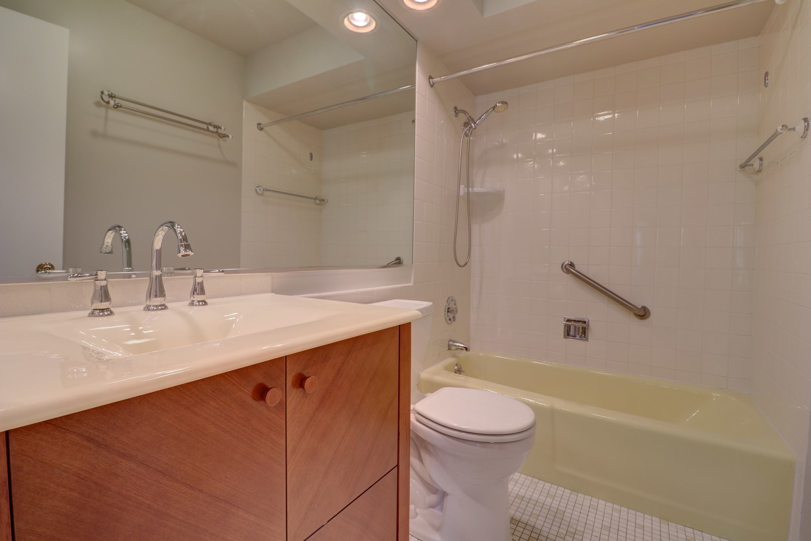 200 Thames Parkway, Unit 2L Park Ridge, IL 60068 - Photo 21 of 24
