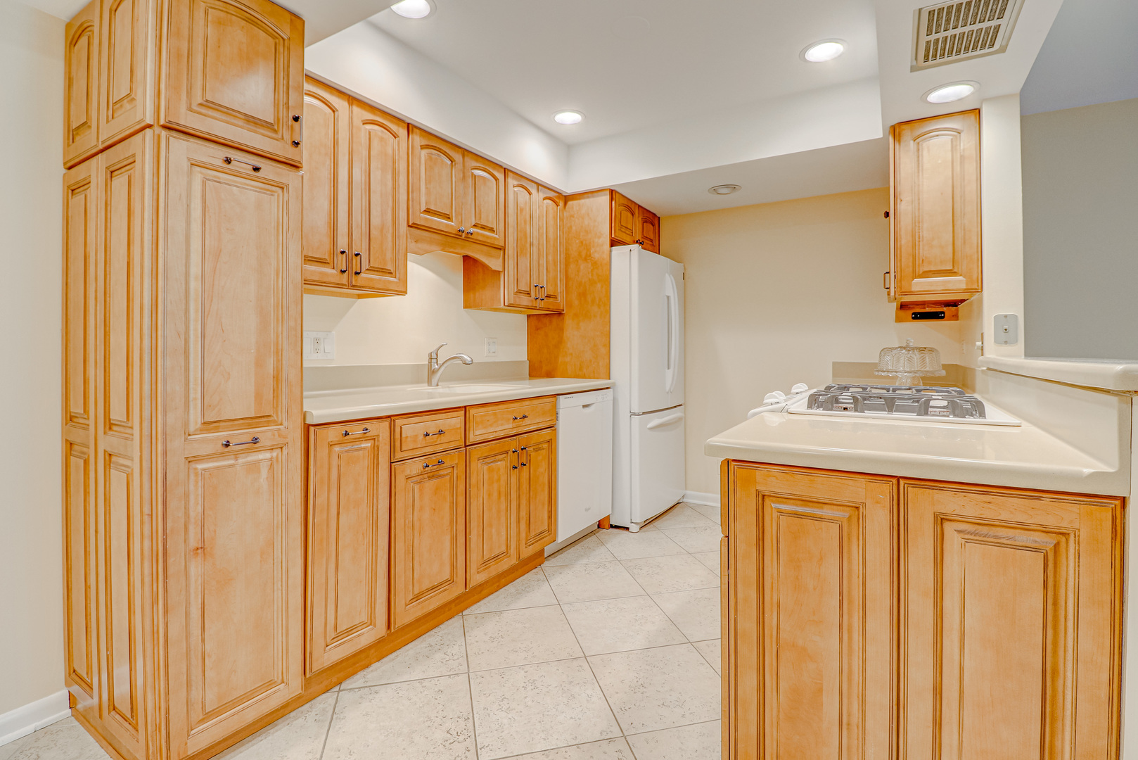 200 Thames Parkway, Unit 2L Park Ridge, IL 60068 - Photo 7 of 24