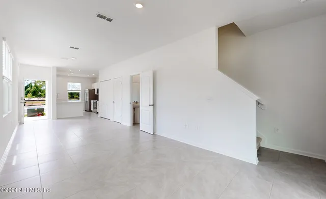 a view of a big room with closet and windows