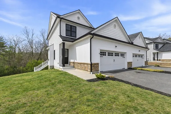 $534,900 | 60 Compass Point Drive, Unit 29, Douglas, MA 01516