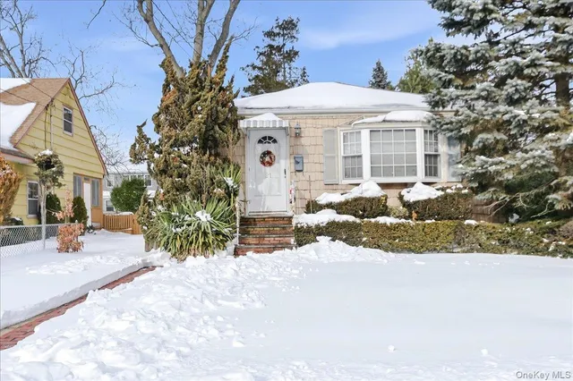 $599,999 | 21 Chestnut Street, Massapequa, NY 11758