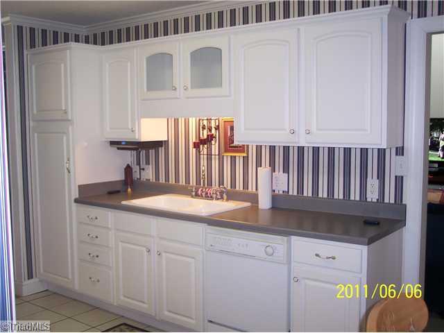 2131 Chestnut St Extension High Point, NC 27262 - Photo 4 of 16 Kitchen.