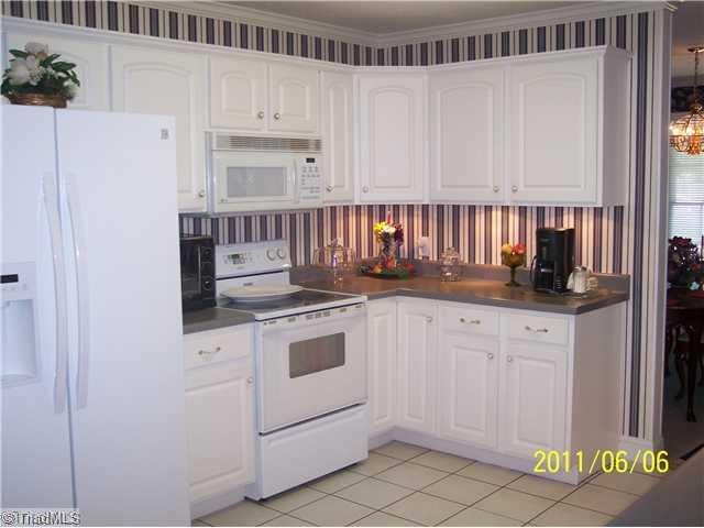 2131 Chestnut St Extension High Point, NC 27262 - Photo 5 of 16 Kitchen.