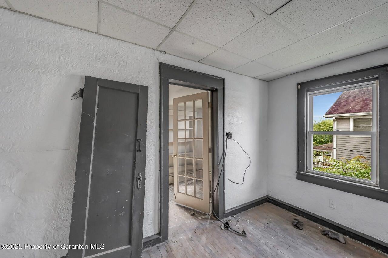 317-319 10th Avenue Scranton, PA 18504 - Photo 31 of 64 a room with windows and entrance