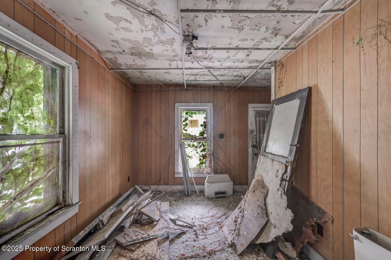 317-319 10th Avenue Scranton, PA 18504 - Photo 57 of 64 a very nice looking room with a large window