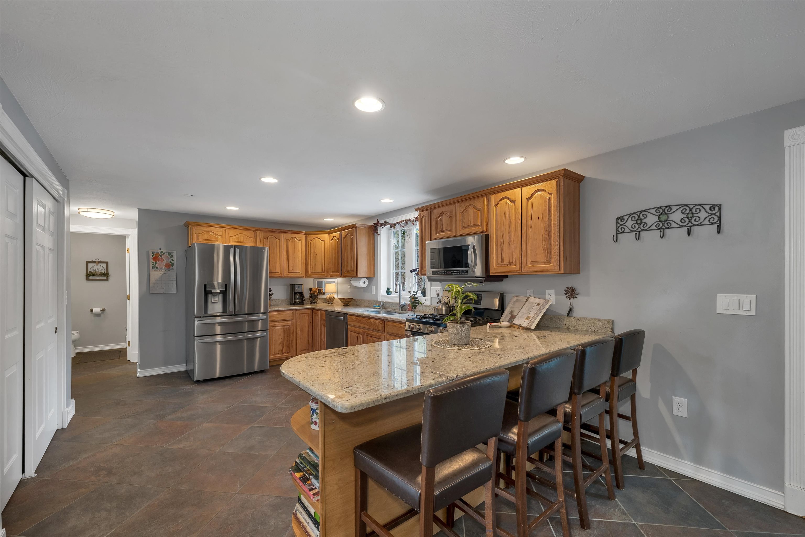 71 Auburn Road Hooksett, NH 03106 - Photo 13 of 59