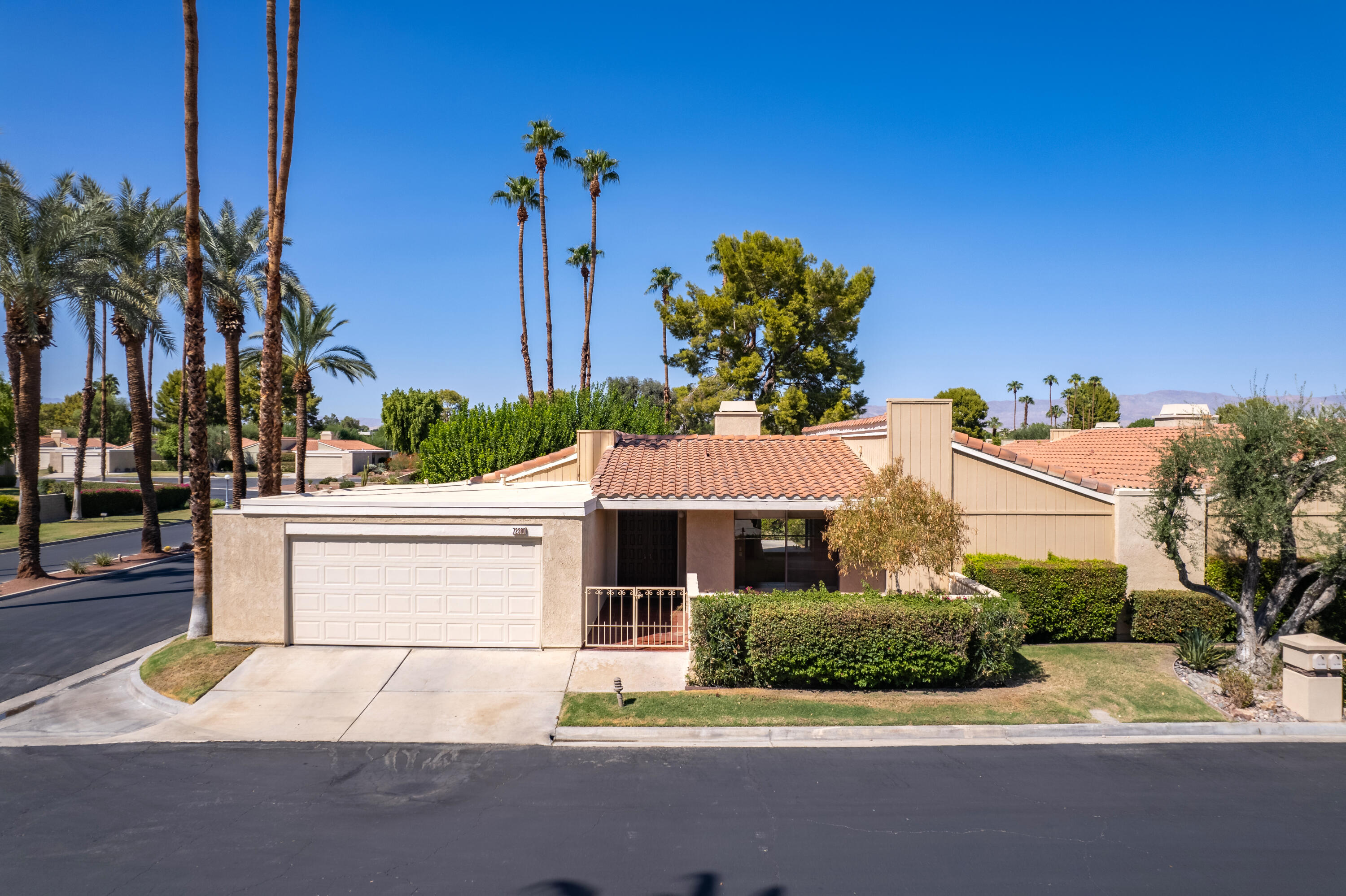 72380 Rodeo Way Rancho Mirage, CA 92270 - Photo 2 of 38 Photo-2