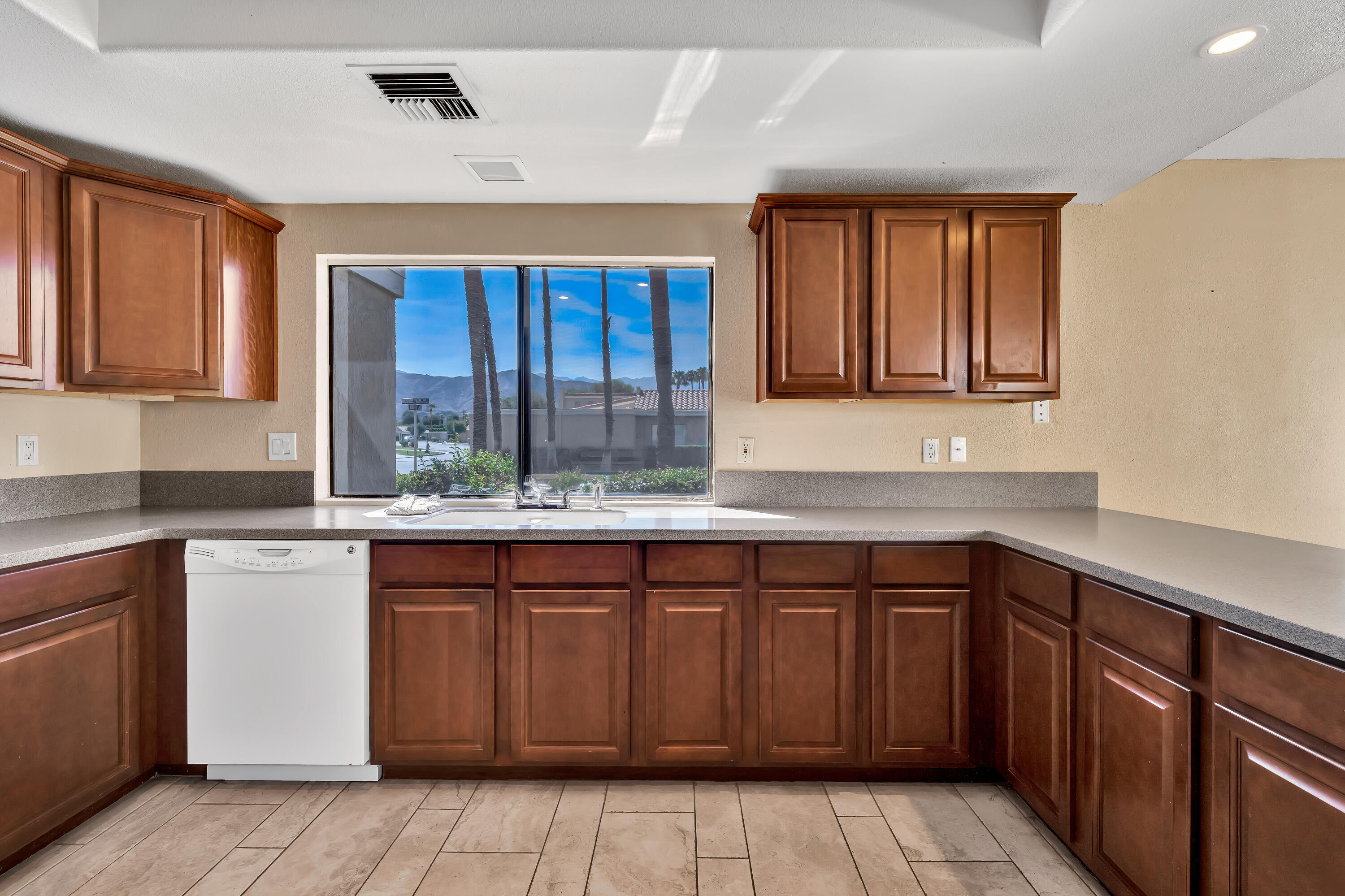 72380 Rodeo Way Rancho Mirage, CA 92270 - Photo 30 of 38 Photo-30