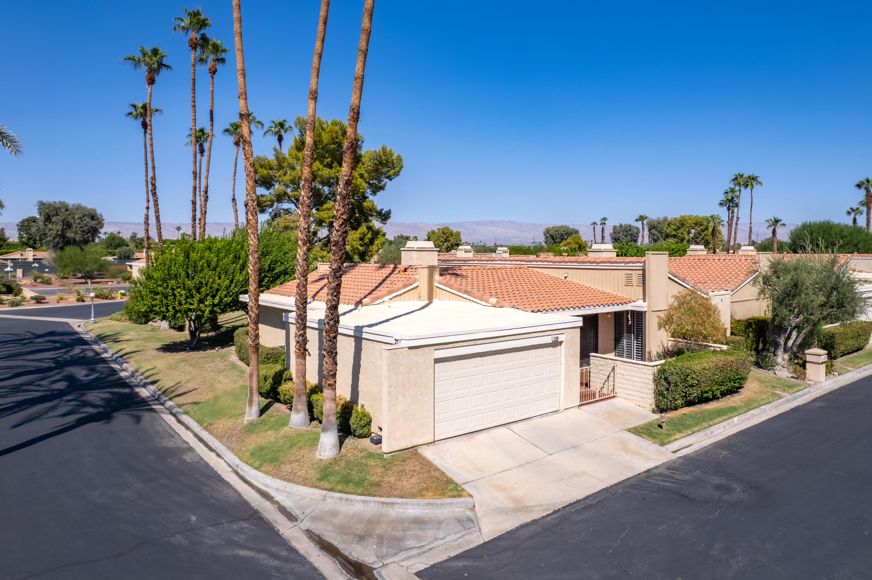 72380 Rodeo Way Rancho Mirage, CA 92270 - Photo 4 of 38 Photo-4
