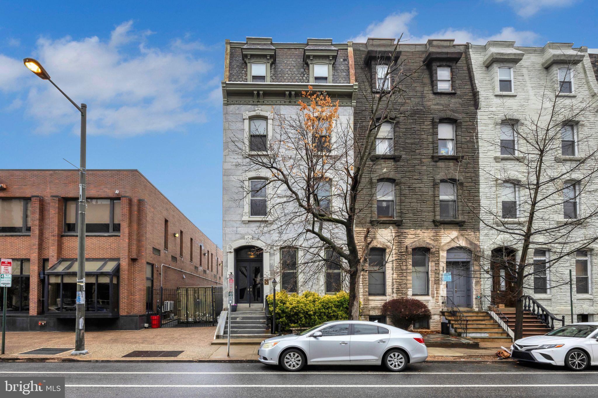 a car parked in front of a building