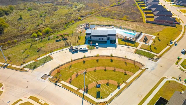 $300,000 | 14128 Golden Brg Drive, Pilot Point, TX 76258