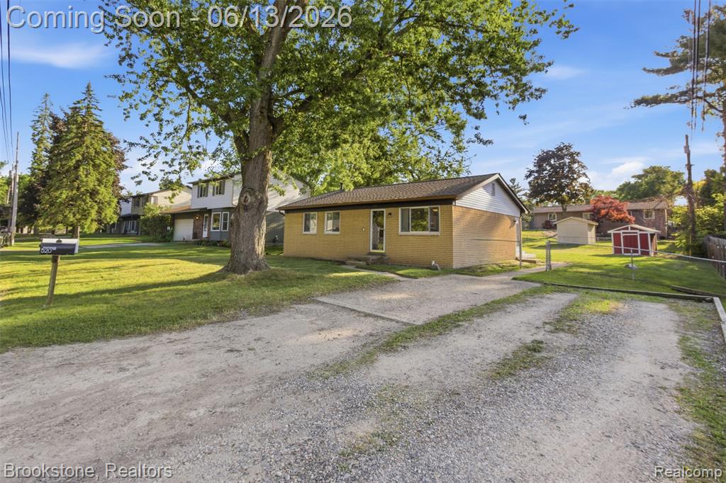 520 May Road Rochester, MI 48307 - Photo 2 of 19