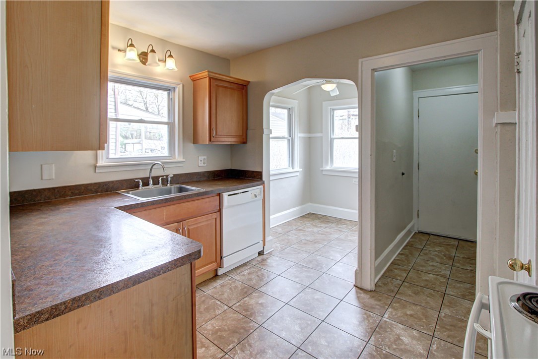 975 Pembrook Road Cleveland, OH 44121 - Photo 10 of 35