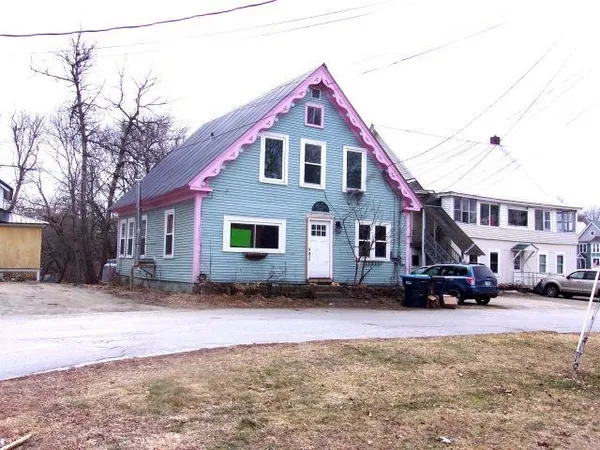 $170,000 | 8 Oak Hill Street, Haverhill, NH 03785