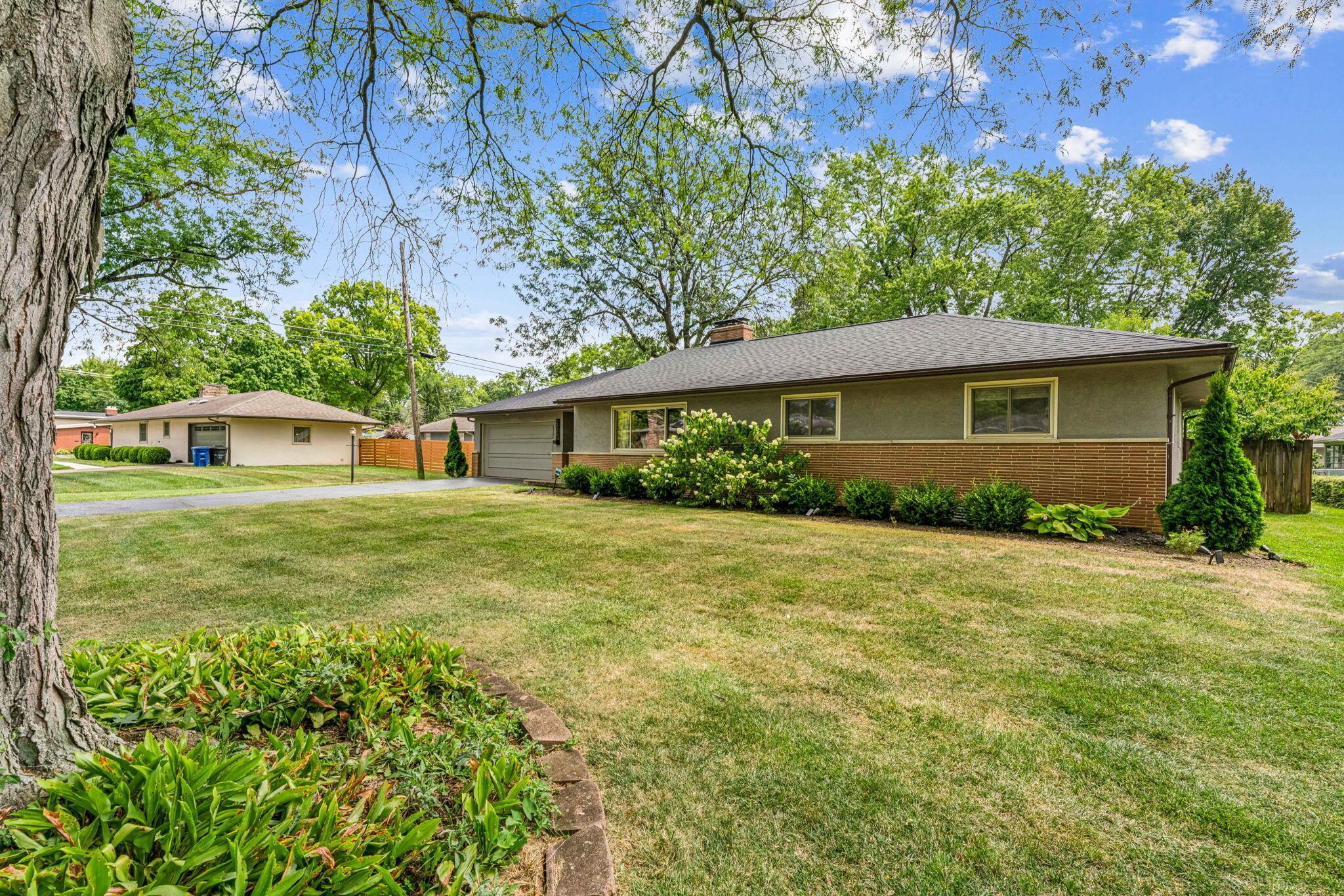 2925 Clermont Road Columbus, OH 43209 - Photo 3 of 46 FE5649CA-4003-426A-985F-3A2C5C061F0B