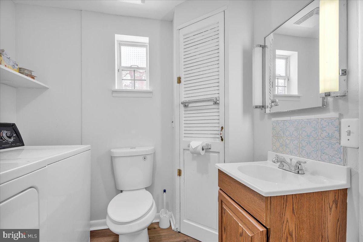 18 Henry Road Gibbsboro, NJ 08026 - Photo 17 of 26 Half Bathroom