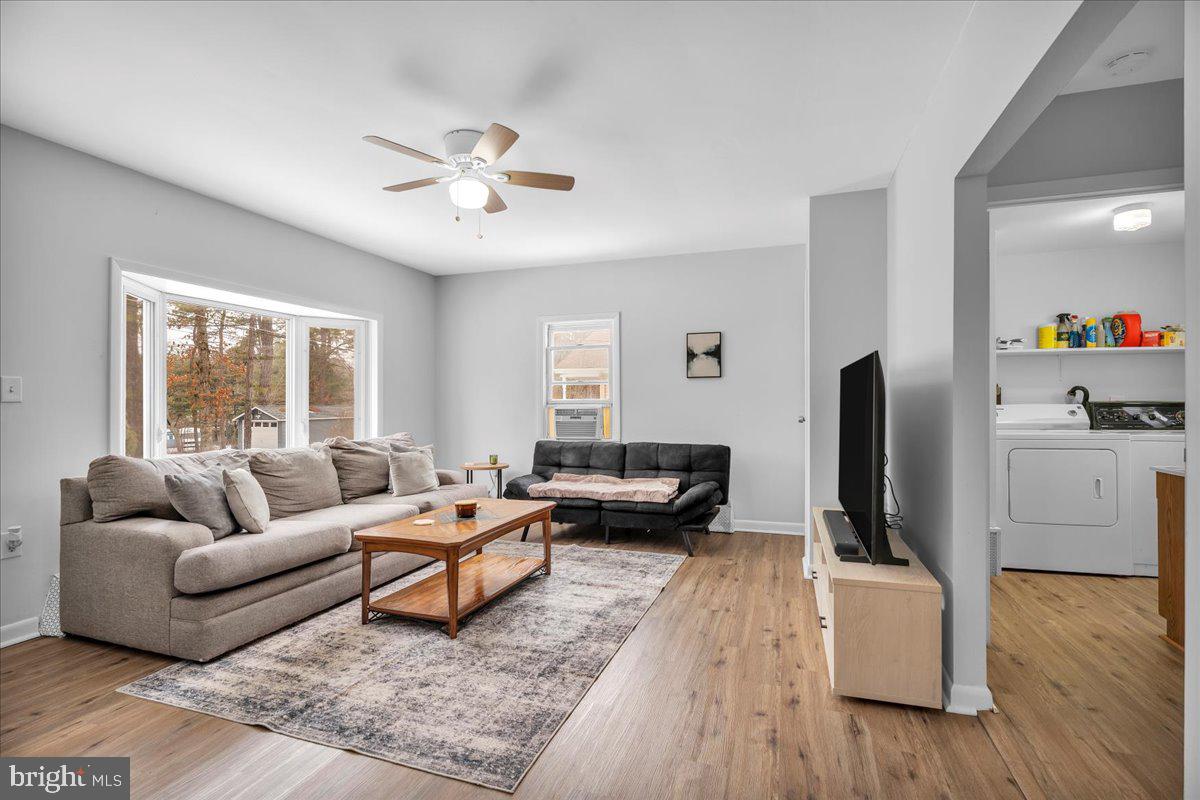 18 Henry Road Gibbsboro, NJ 08026 - Photo 5 of 26 Living Room