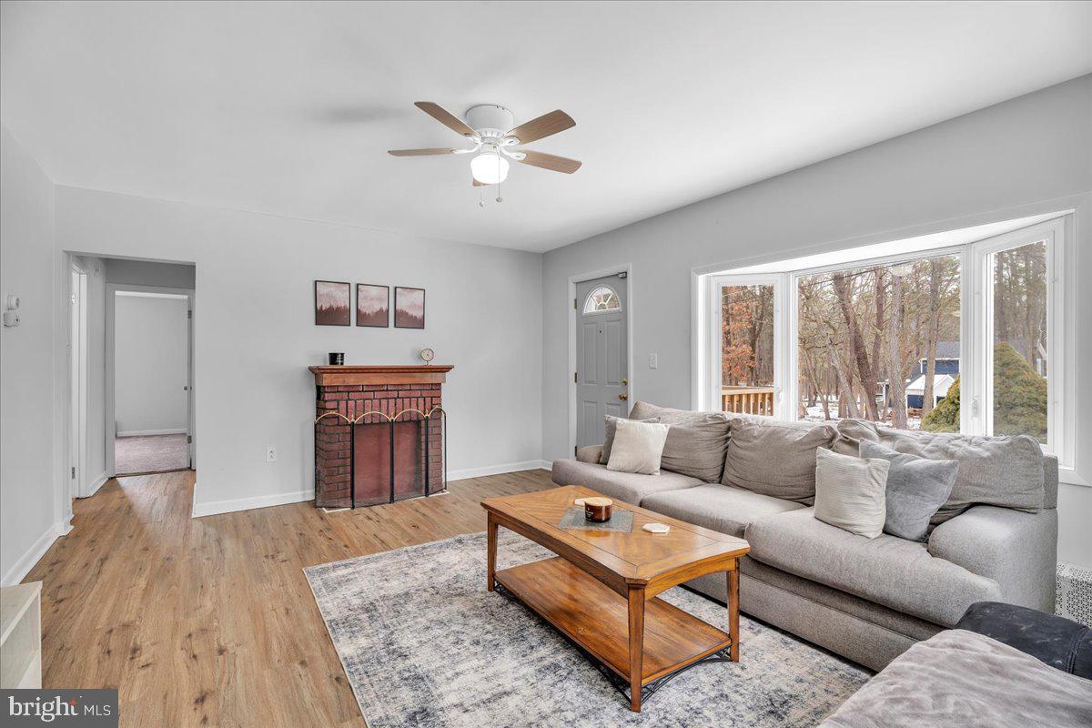 18 Henry Road Gibbsboro, NJ 08026 - Photo 6 of 26 Living Room