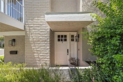 $2,625,000 | 362 Vista Madera, Newport Beach, CA 92660