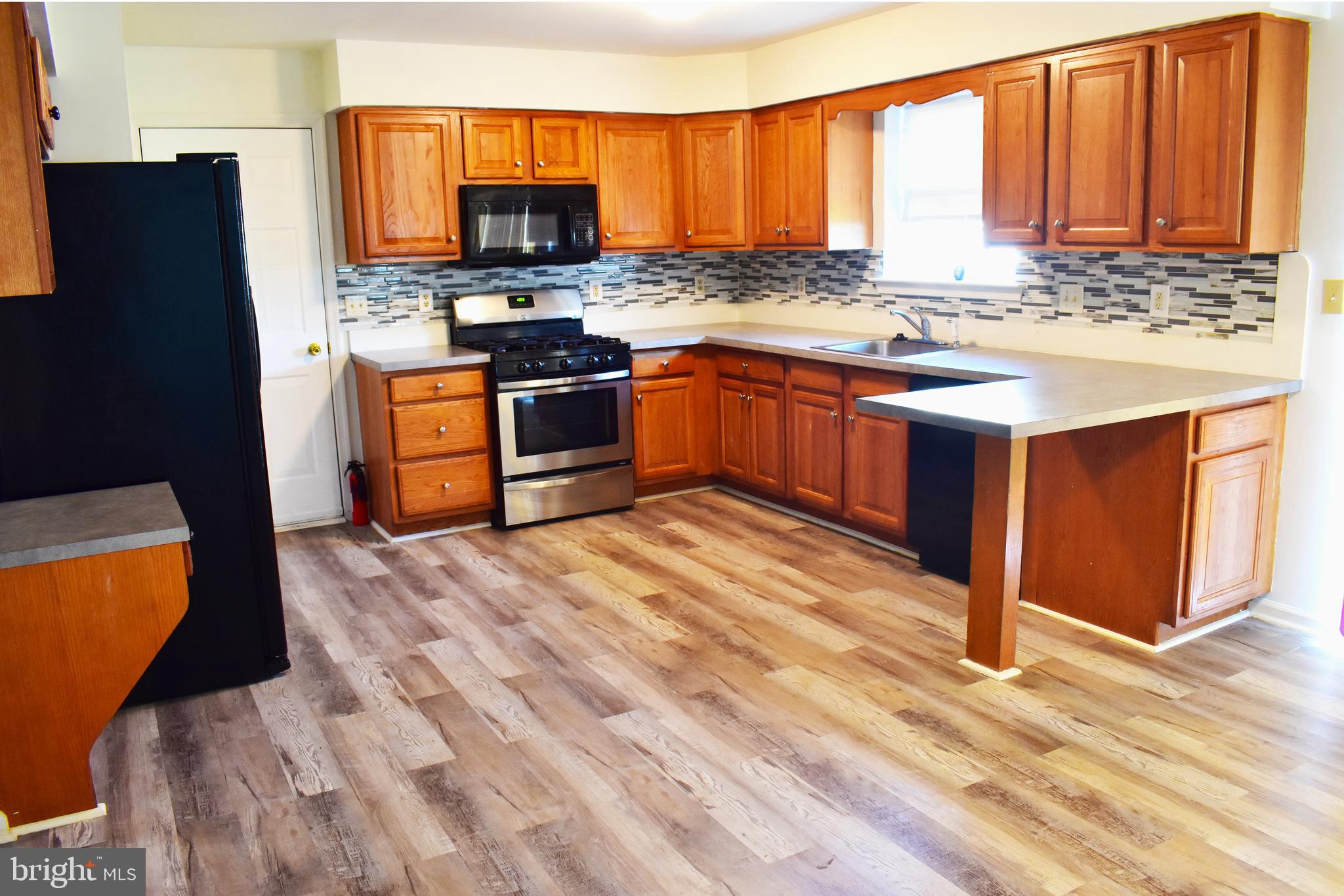 139 Quiet Road Sicklerville, NJ 08081 - Photo 4 of 34