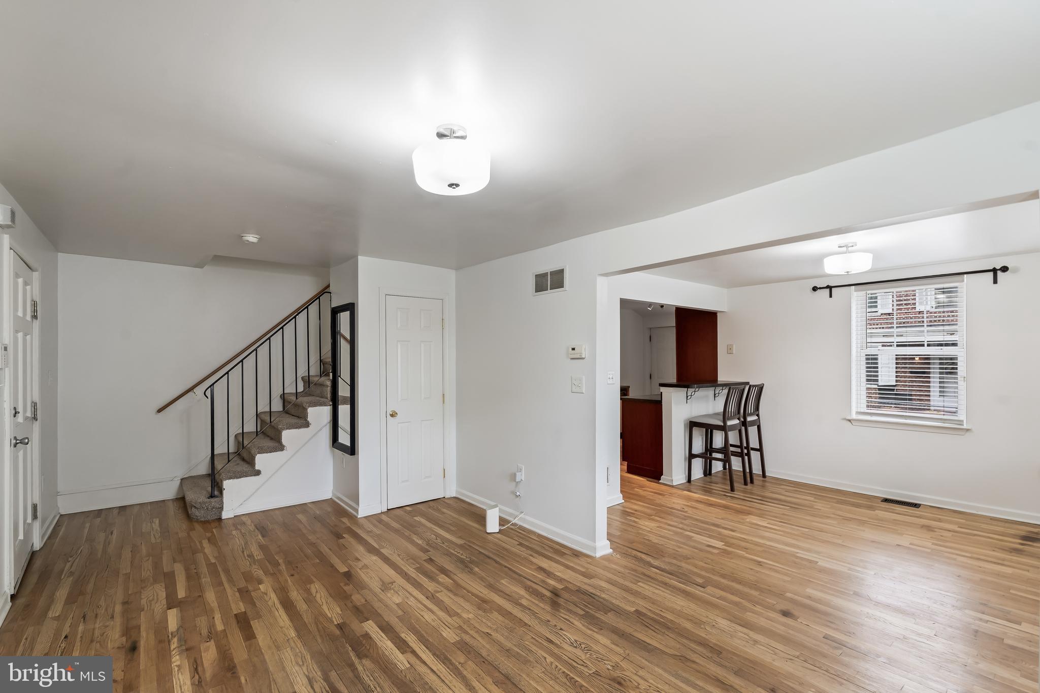 1552 Collings Road Camden, NJ 08104 - Photo 6 of 26 Livingroom