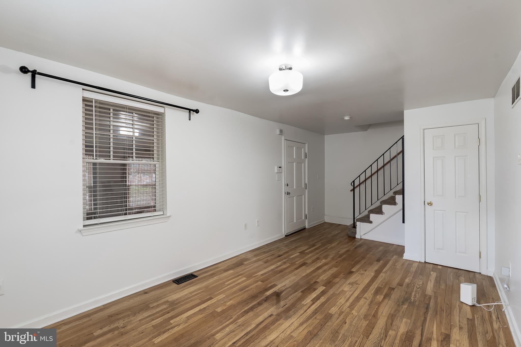 1552 Collings Road Camden, NJ 08104 - Photo 7 of 26 Livingroom