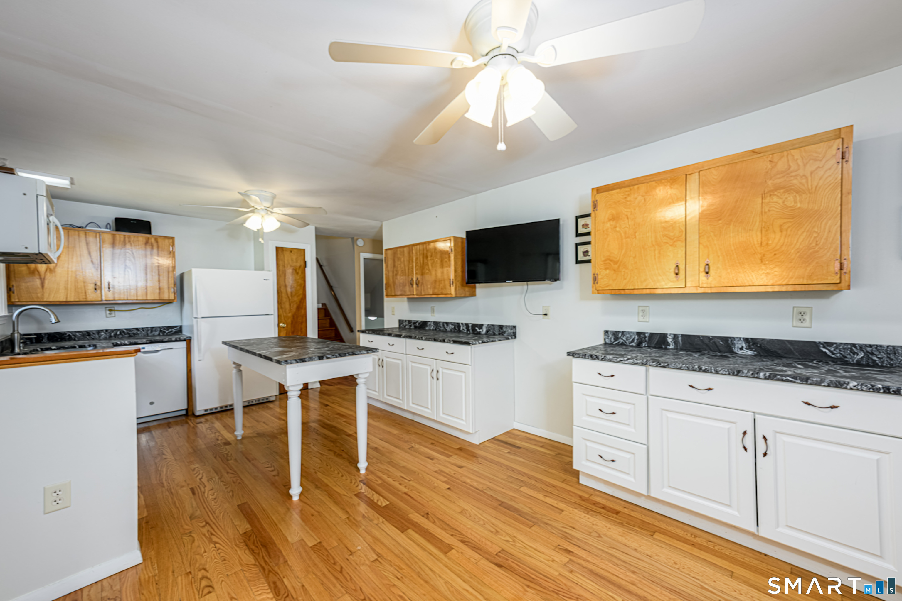 91 Nicholas Road Wallingford, CT 06492 - Photo 10 of 31 Kitchen from Sun Room entrance