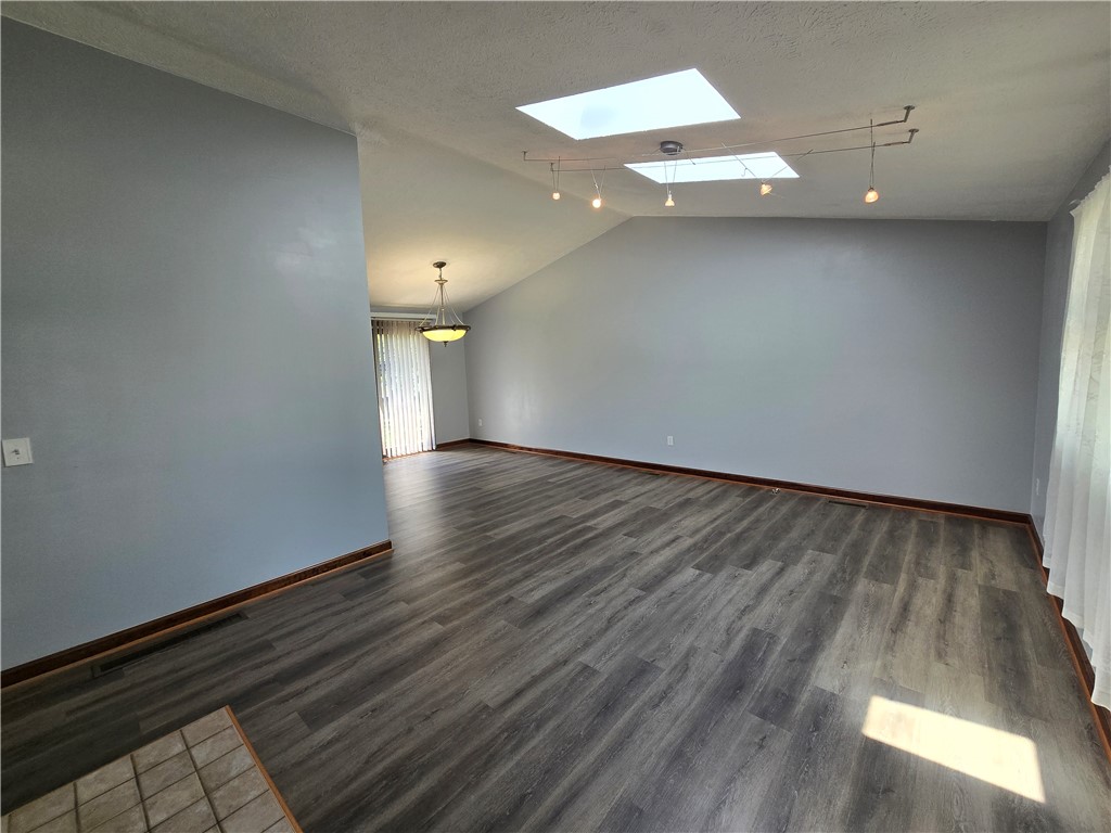 237 Countess Drive Henrietta, NY 14586 - Photo 4 of 40