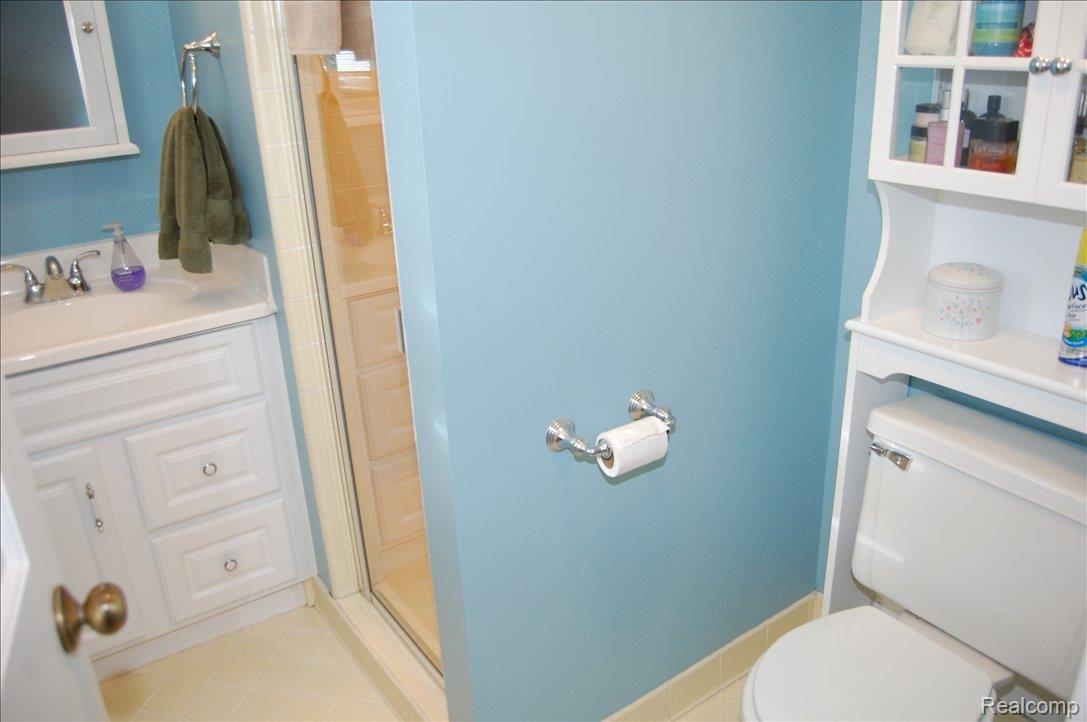 2251 Chippenham Chase Rochester, MI 48306 - Photo 14 of 22 VT Mstr Bath.jpg