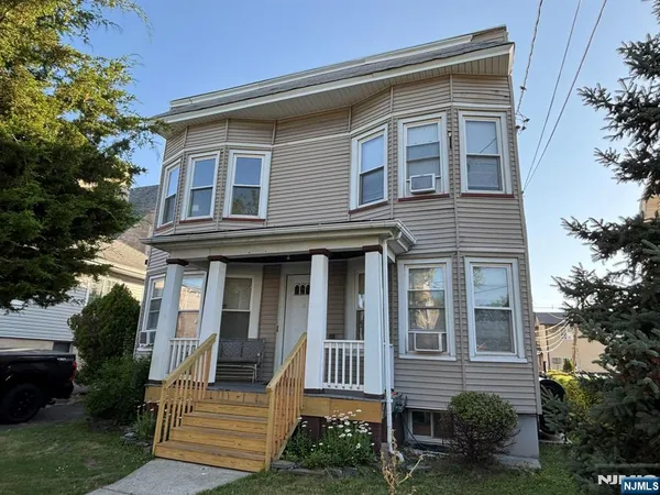 $1,950 | 151 Washington Avenue, Unit 2R, Kearny, NJ 07032