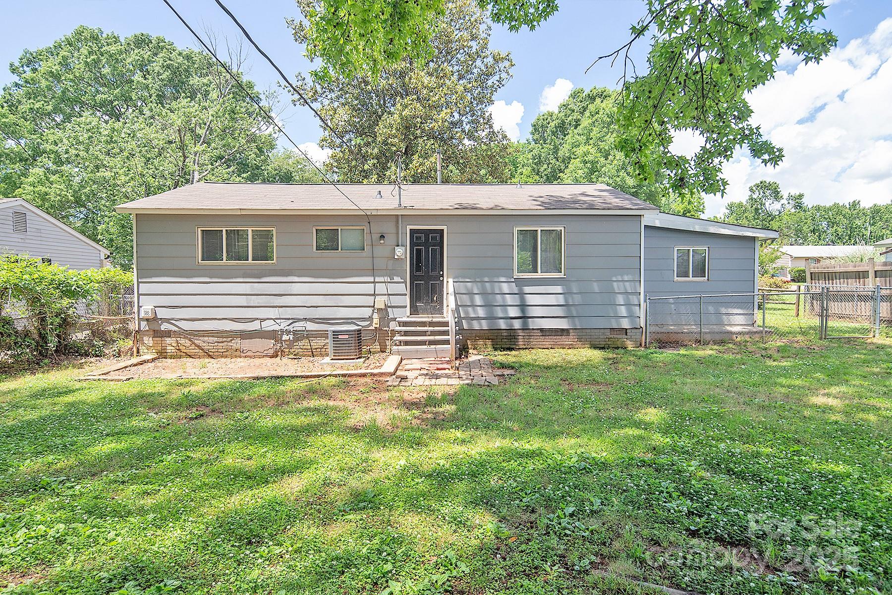 2409 Thornton Road Charlotte, NC 28208 - Photo 29 of 33 Gallery Image 29