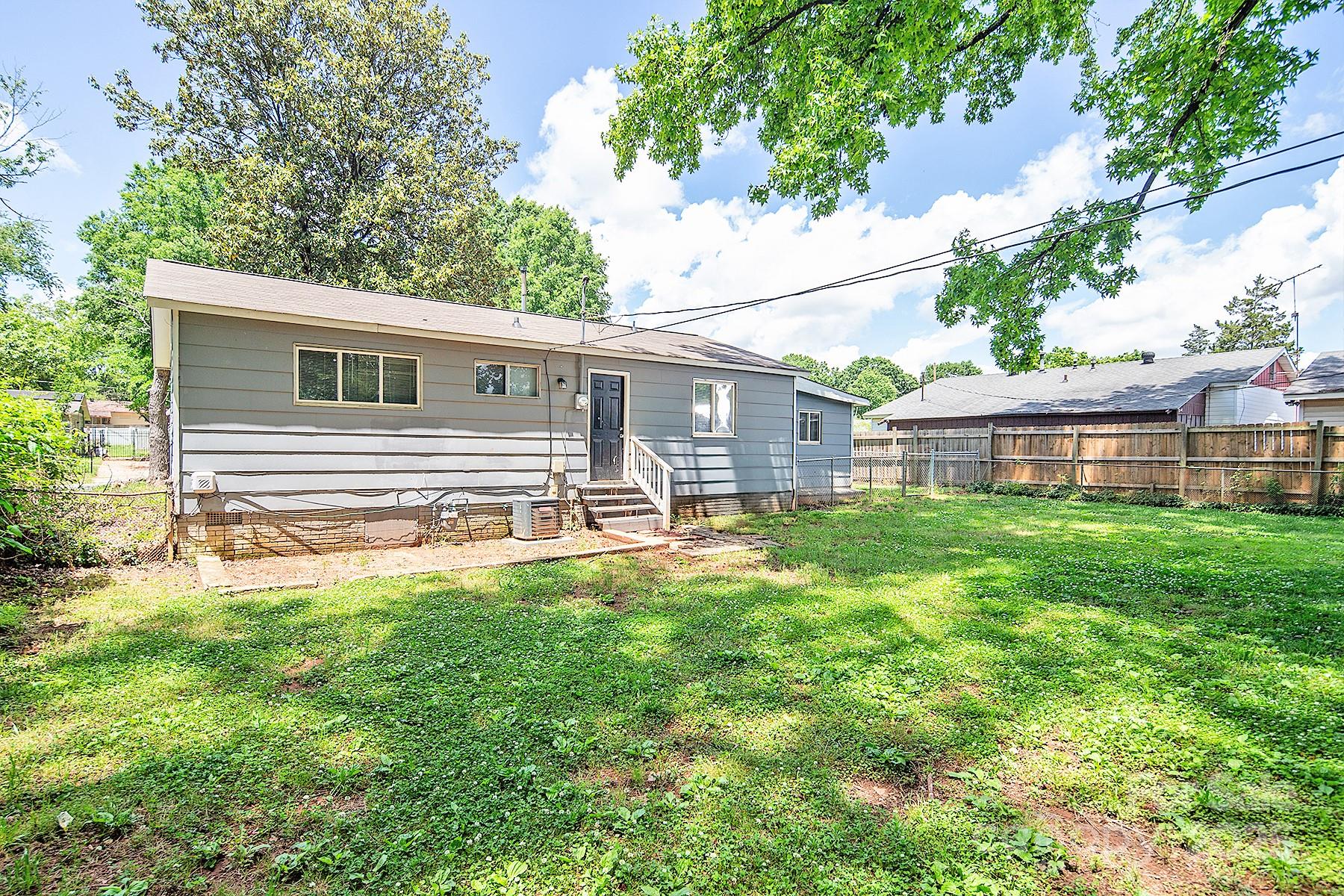 2409 Thornton Road Charlotte, NC 28208 - Photo 30 of 33 Gallery Image 30