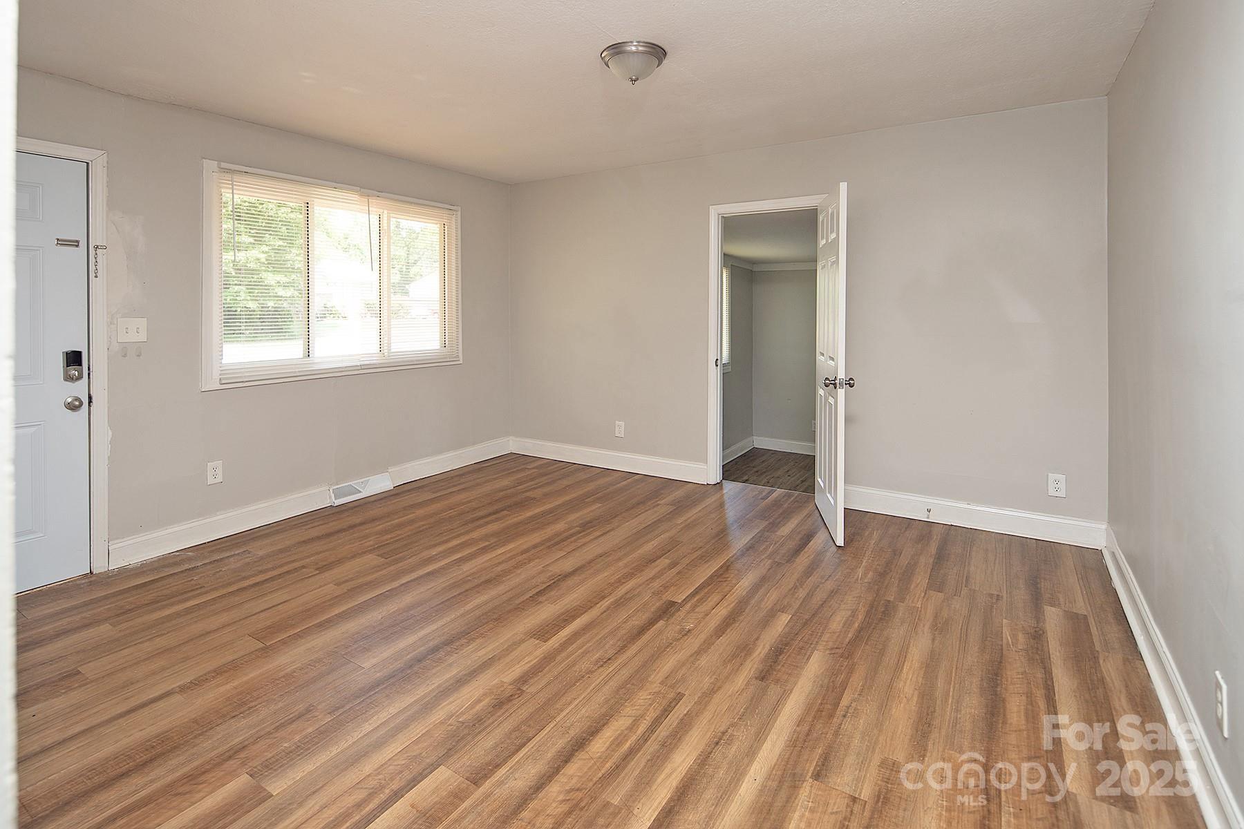 2409 Thornton Road Charlotte, NC 28208 - Photo 3 of 33 Gallery Image 3