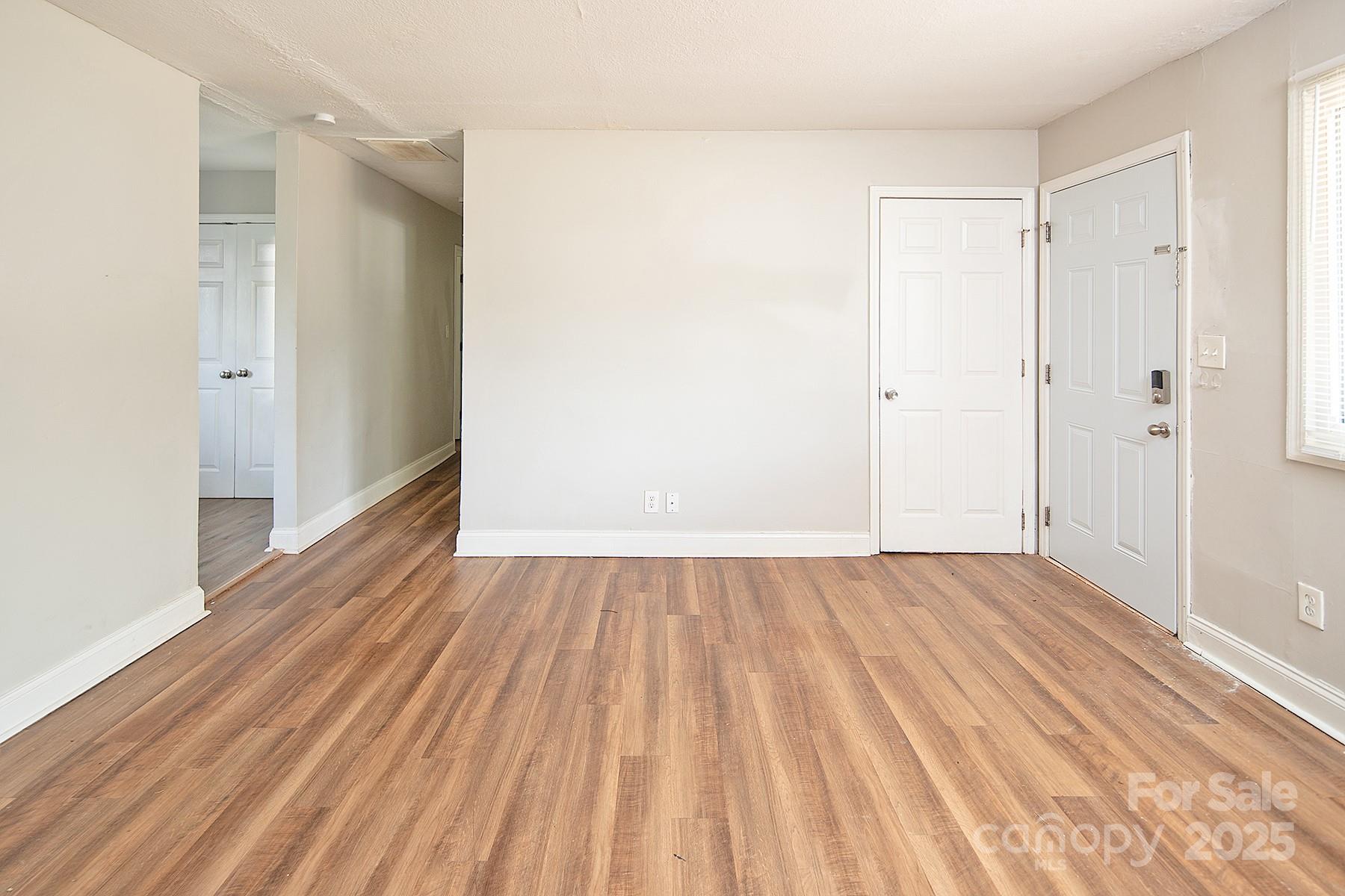 2409 Thornton Road Charlotte, NC 28208 - Photo 5 of 33 Gallery Image 5