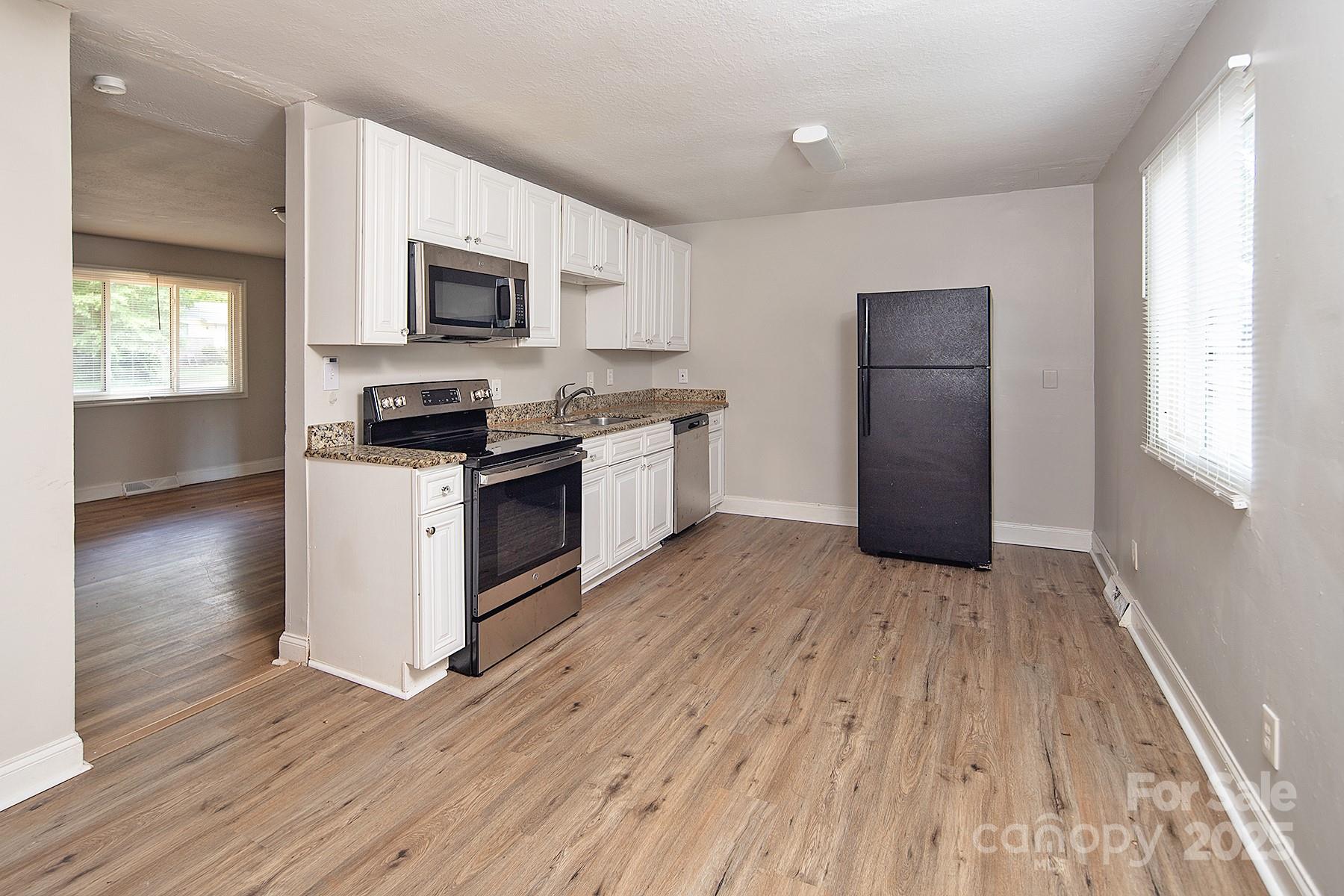 2409 Thornton Road Charlotte, NC 28208 - Photo 10 of 33 Gallery Image 10