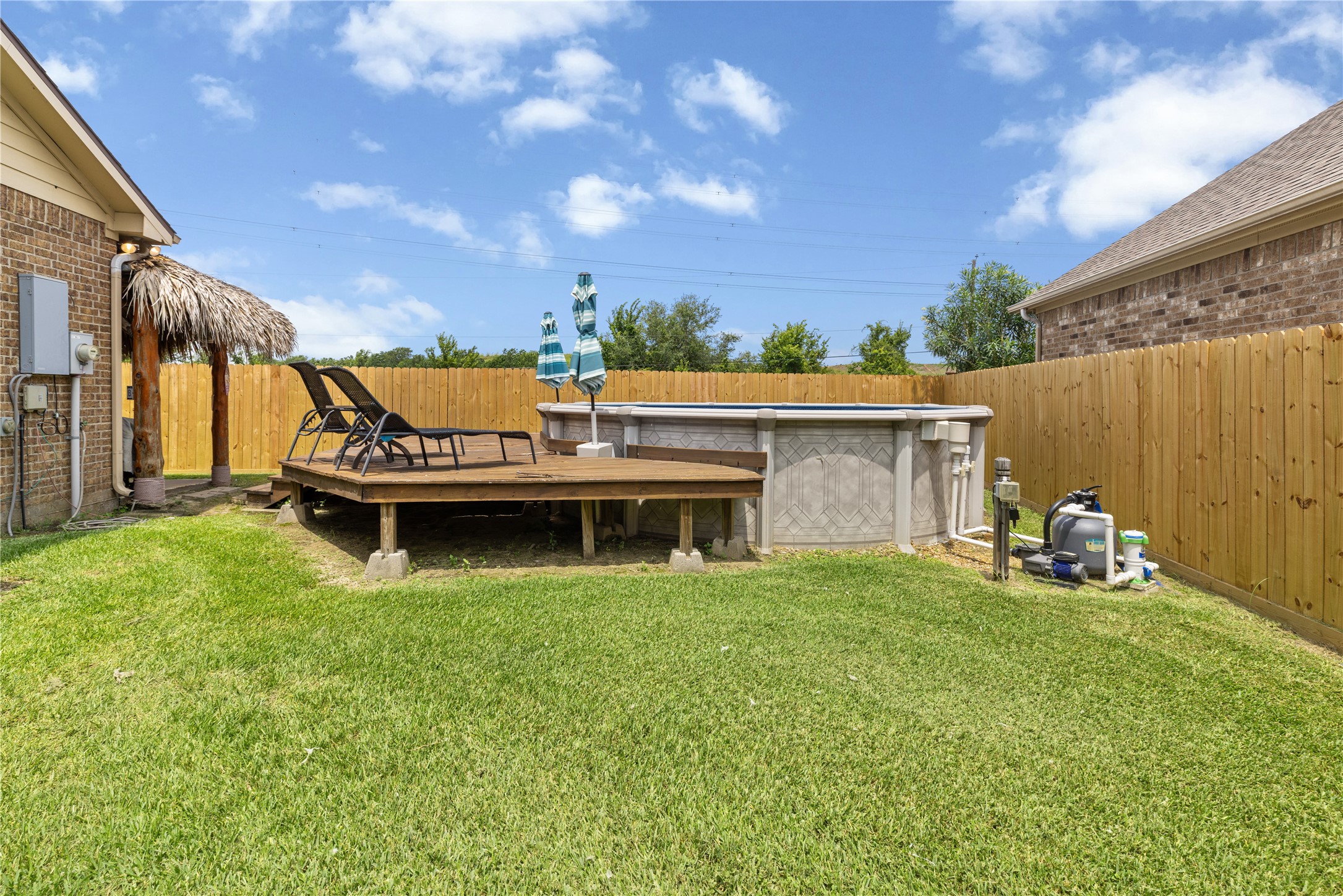 1010 Nantucket Street Pasadena, TX 77503 - Photo 37 of 46 Still plenty of yard space!