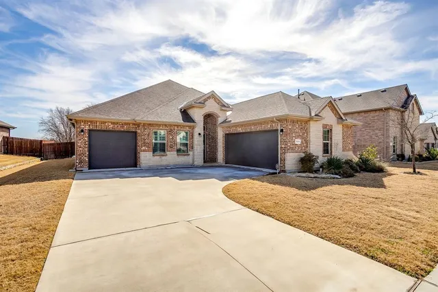 $449,999 | 3531 Walnut Rdg Drive, Grand Prairie, TX 76065