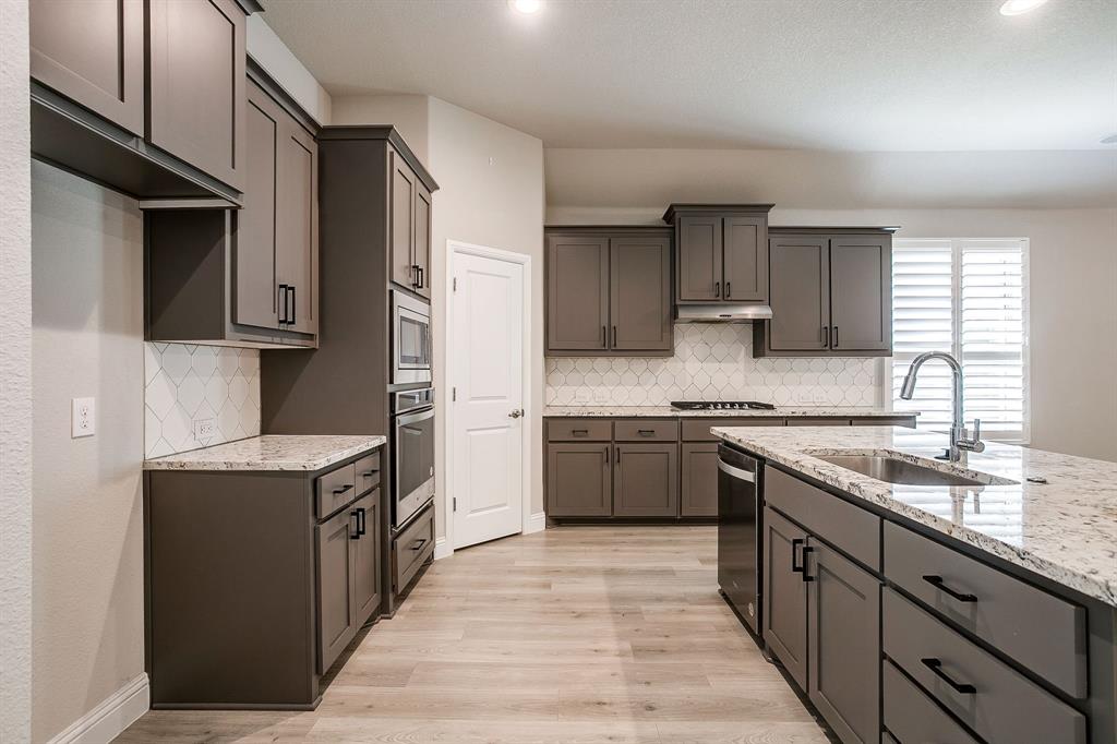 3531 Walnut Rdg Drive Grand Prairie, TX 76065 - Photo 7 of 37