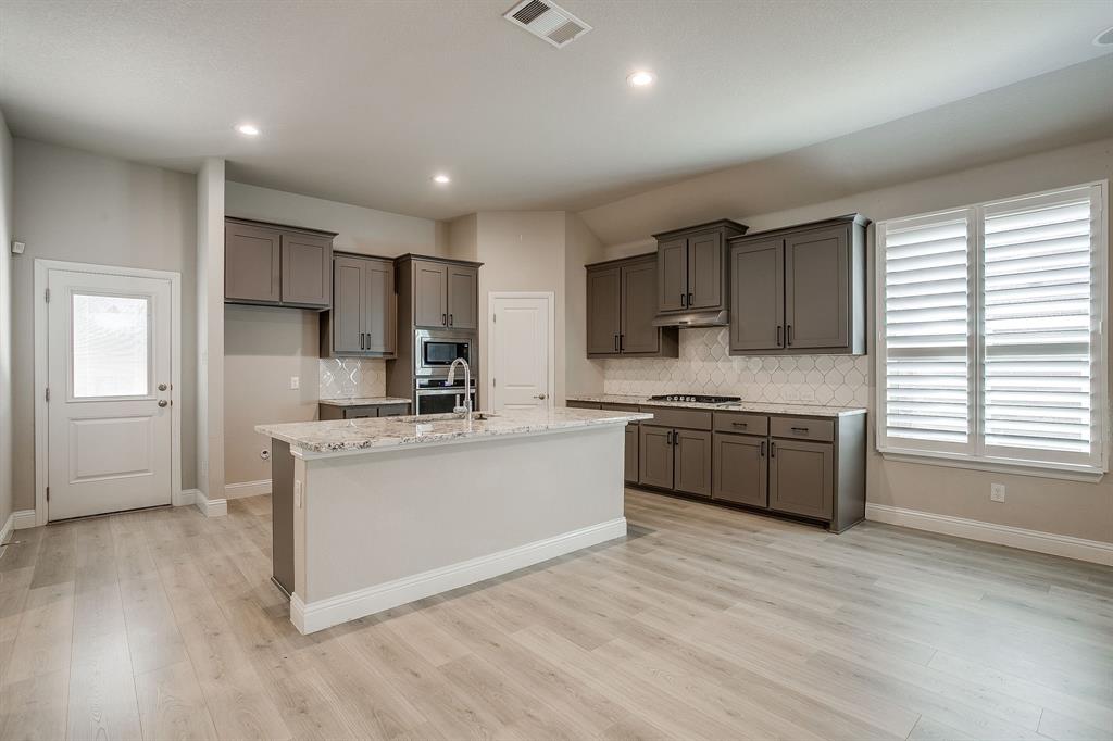 3531 Walnut Rdg Drive Grand Prairie, TX 76065 - Photo 8 of 37