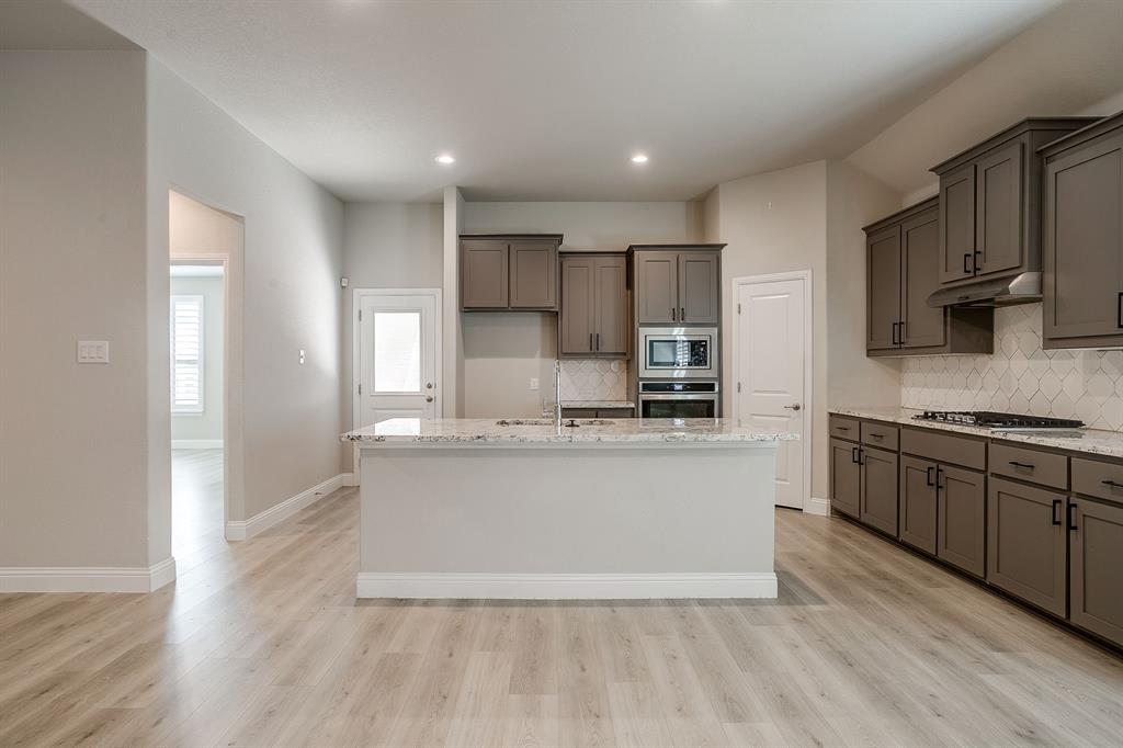 3531 Walnut Rdg Drive Grand Prairie, TX 76065 - Photo 9 of 37