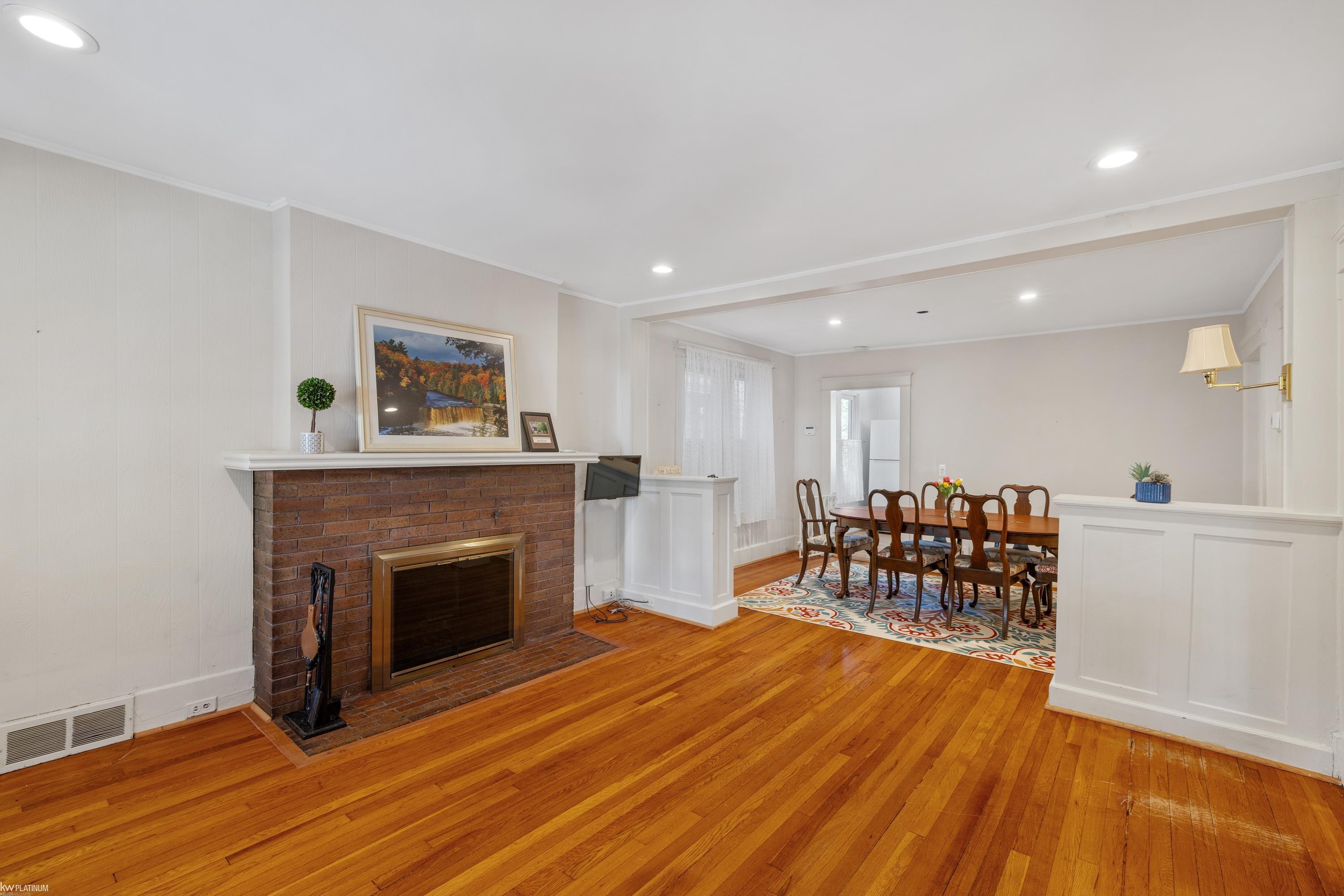 1081 Lakepointe Street Grosse Pointe Park, MI 48230 - Photo 5 of 48
