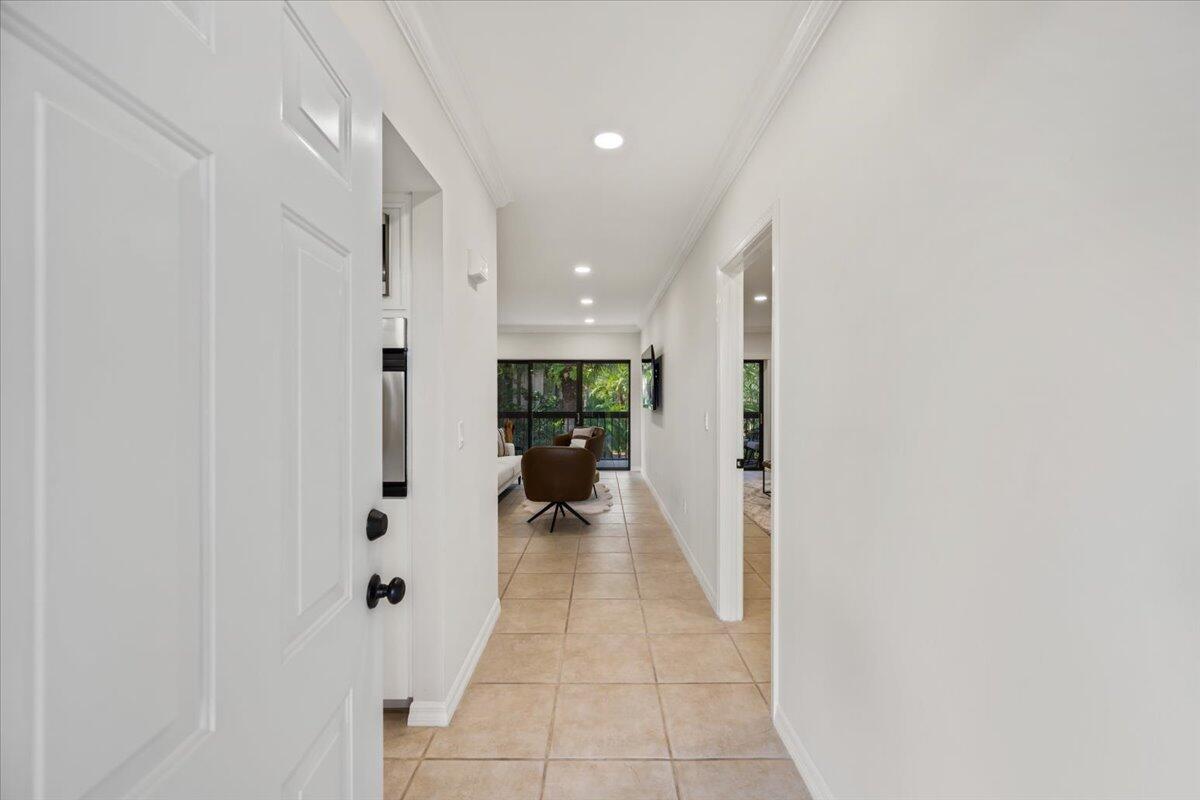 13334 Polo Club Road, Unit 332 Wellington, FL 33414 - Photo 6 of 19 Hallway