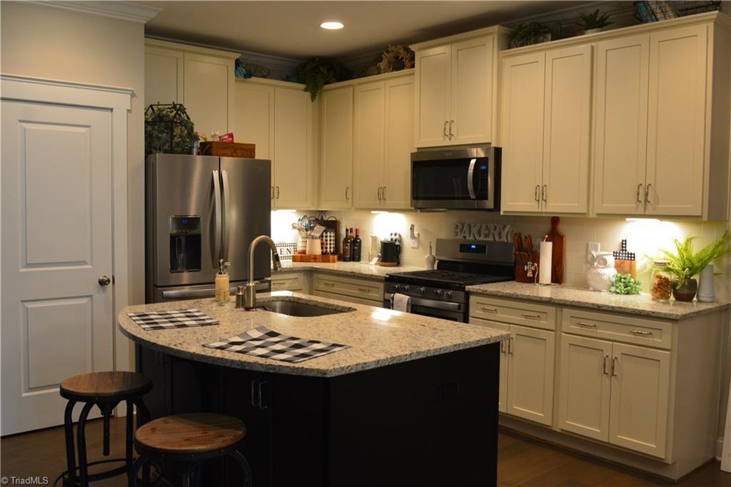 3957 Amber Meadows Road High Point, NC 27265 - Photo 4 of 21