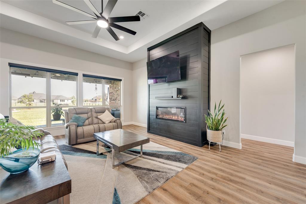 1044 Encino Court Wills Point, TX 75169 - Photo 3 of 35