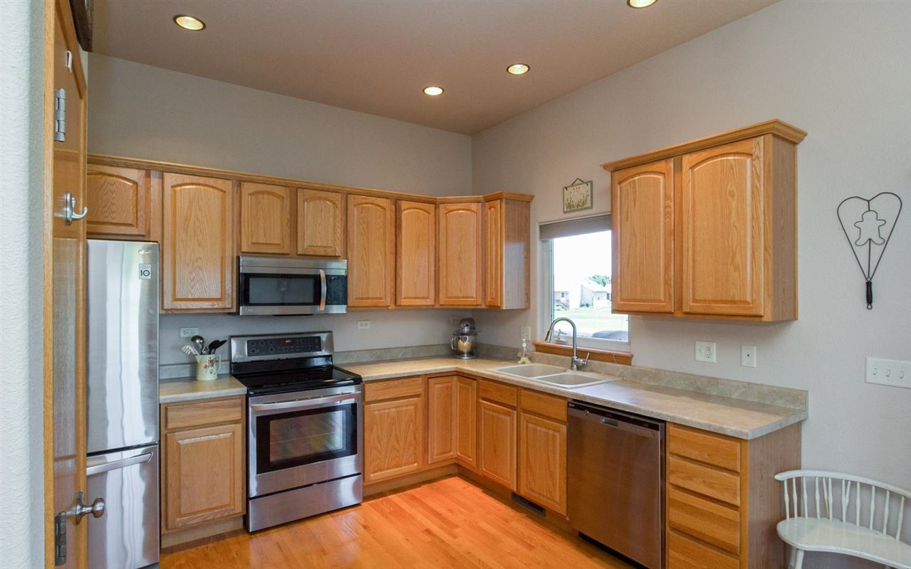 706 Wood Lily Road Solon, IA 52333 - Photo 5 of 25 Gallery Image 5