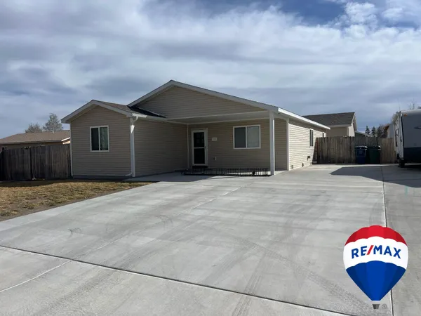 $329,900 | 1217 East Jackson Avenue, Riverton, WY 82501