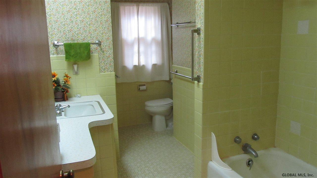 1060 Hickory Road Niskayuna, NY 12309 - Photo 8 of 14 Photo 8