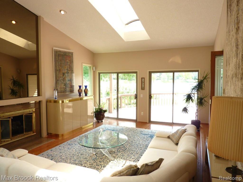 3959 Shellmarr Lane Bloomfield Hills, MI 48302 - Photo 12 of 86 Light Filled Family Room